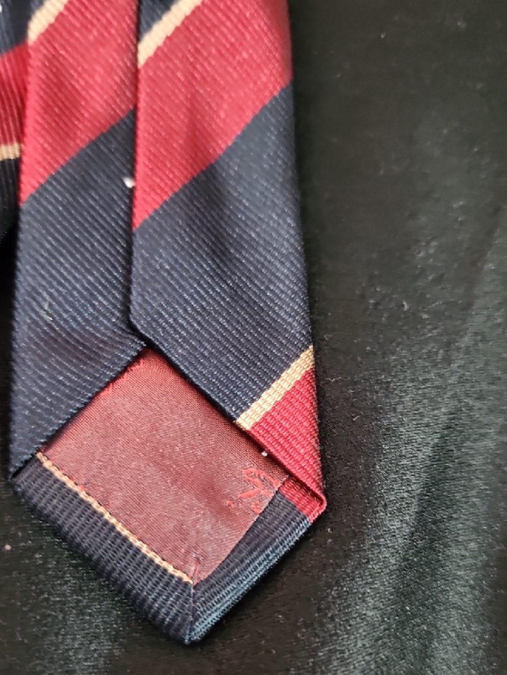 Gucci Navy, Burgundy and Gold VINTAGE Tie - Picture 13 of 13